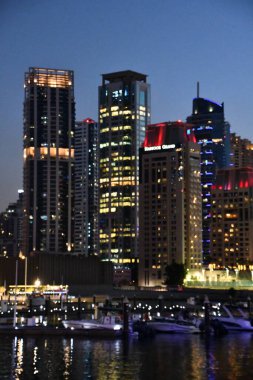 DUBAI, BAE - 28 Aralık 2021 'de Dubai Limanı' ndan Dubai Marina 'nın görüntüsü.