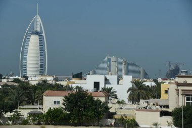 Dubai, BAE - 29 Aralık 2021 'de Dubai, BAE' de görülen Burç Al Arab. 7 yıldızlı bir otel olarak kabul edilir ve dünyanın en uzun dördüncü otelidir..