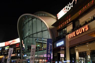 Dubai, BAE - 30 Aralık 2021 'de Dubai, BAE' de görülen Dubai Festivali Şehri. Dubai Festival Şehri, Ortadoğu 'nun en büyük karma kullanım gelişimi.