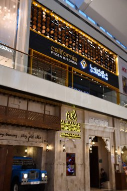 Dubai, BAE - 30 Aralık 2021 'de Dubai, BAE' de görülen Dubai Festivali Şehri. Dubai Festival Şehri, Ortadoğu 'nun en büyük karma kullanım gelişimi.