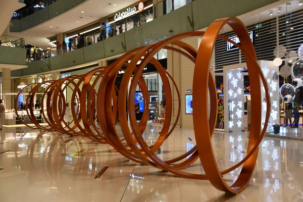 Dubai Uae Dec 2021年12月30日在迪拜的迪拜购物中心发现的雕塑 以总面积计算 它是世界上最大的购物中心 以可租赁总面积计算 它是第六大购物中心 — 图库照片