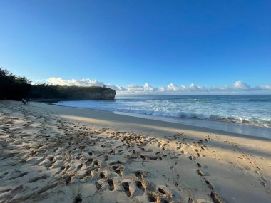 Hawaii 'deki Kauai Adası' ndaki Poipu 'da gemi enkazı plajı.