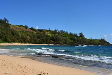 Hawaii, Kauai 'deki Anahola' daki Aliomanu Sahili 'nden görüntü