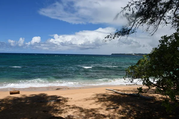 ハワイのカウアイ島ハレライからの水の眺め — ストック写真
