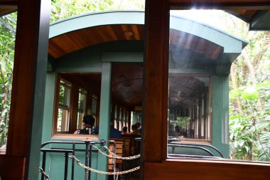 20 Ağustos 2021 'de Hawaii' deki Lihue, Kauai Adası 'ndaki Kilohana Çiftliği' nde Kauai Plantasyon Demiryolu turu..