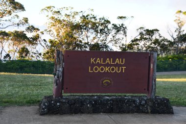 KAPAA HI - 21 Ağustos 2021 'de Hawaii' deki Kauai adasındaki Kapaa 'daki Kokee Eyalet Parkı' nda Kalalau Gözcüsü.