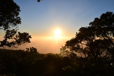 Hawaii 'deki Kauai Adası Kapaa' daki Kokee Eyalet Parkı 'nda Kalalau Gözcüsü' nden gün batımı manzarası