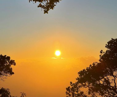 Hawaii 'deki Kauai Adası Kapaa' daki Kokee Eyalet Parkı 'nda Kalalau Gözcüsü' nden gün batımı manzarası