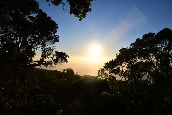Hawaii 'deki Kauai Adası Kapaa' daki Kokee Eyalet Parkı 'nda Kalalau Gözcüsü' nden gün batımı manzarası
