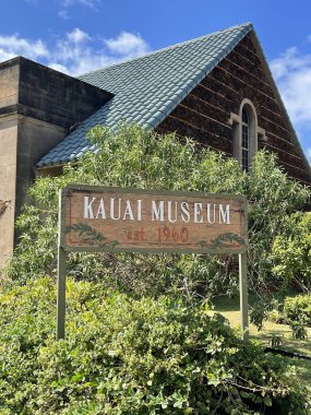 22 Ağustos 2021 'de Hawaii' de Kauai Adası 'ndaki Kauai Müzesi' nde görülen Albert Spencer Wilcox Binası..