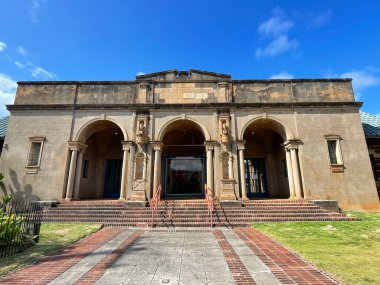 22 Ağustos 2021 'de Hawaii' de Kauai Adası 'ndaki Kauai Müzesi' nde görülen Albert Spencer Wilcox Binası..