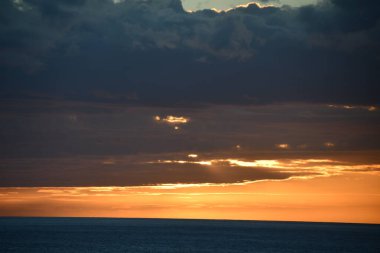 Hawaii 'deki Kailua Kona' da Pasifik Okyanusu üzerinde gün batımı