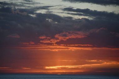 Hawaii 'deki Kailua Kona' da Pasifik Okyanusu üzerinde gün batımı