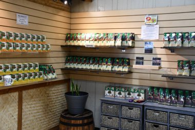 WAIMEA HI - 25 AUG: Hamakua Macadamia Fındık Şirketi Hawaii, Waimea 'da, 25 Ağustos 2021' de görüldüğü gibi.