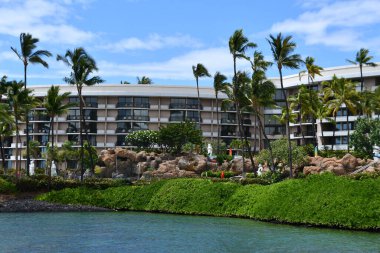 WAIKOLOA, HI - 26 AUG: Ocean Tower by Hilton Grand Tatil by Hilton Waikoloa Village Resort at Big Island, Hawaii, 26 Ağustos 2021 'de görüldüğü gibi.