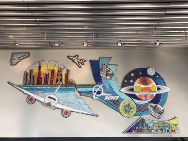 Chicago, Illinois 'deki OHare Aiport' ta 28 Ağustos 2023 'te görüldüğü gibi sanatsal çalışmalar.