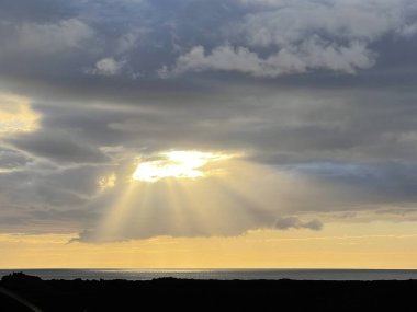 Hawaii 'deki Kailua Kona' da Pasifik Okyanusu üzerinde gün batımı