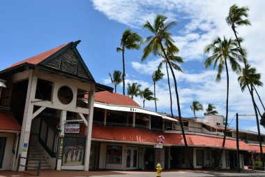 KAILUA-KONA, HI - 23 AUG: Hawaii 'deki Kailua-Kona' daki Kona Hanı Alışveriş Köyü, 23 Ağustos 2021.
