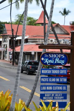 KAILUA-KONA, HI - 23 AUG: Hawaii 'deki Kailua-Kona' daki Kona Hanı Alışveriş Köyü, 23 Ağustos 2021.
