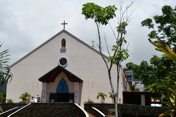 KAILUA _ KONA HI - 23 AUG: 23 Ağustos 2021 'de Hawaii' deki Büyük Ada 'daki Kailua-Kona Başmelek Kilisesi.