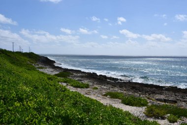 Cayman Adaları 'ndaki Grand Cayman' ın doğusundan Karayip Denizi manzarası