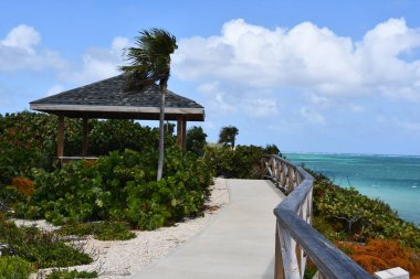 Cayman Adaları 'ndaki Grand Cayman Adaları' nın doğu ucundaki On Yelkenli Tarihi Parkı 'nın enkazı 21 Şubat 2022' de görüldü..