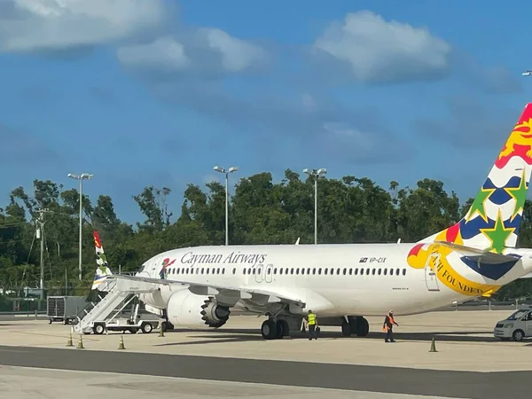Grand Cayman Cayman Islands Feb Avião Cayman Airways Aeroporto Internacional — Fotografia de Stock