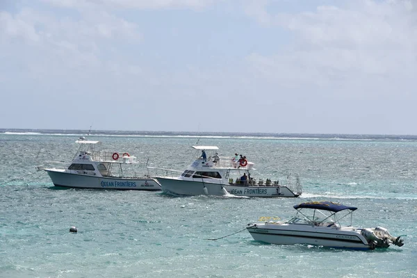 East End Cayman Islands Feb Ocean Frontiers Snortiers Snorkel Boats — стоковое фото