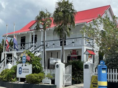 George Town, GRAND CAYMAN - 22 Şubat 2022 'de Cayman Adaları' nda, George Town şehir merkezindeki Cayman Adaları Ulusal Müzesi 'nde görüldü..