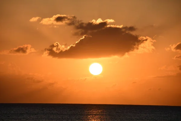 Vista Del Atardecer Desde Playa Seven Mile Gran Caimán Las —  Fotos de Stock