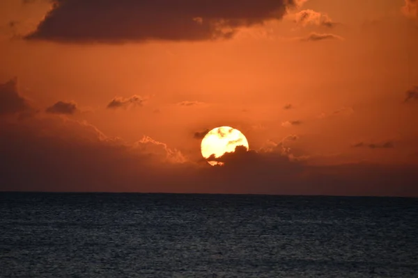 Ηλιοβασίλεμα Από Seven Mile Beach Στο Grand Cayman Στα Νησιά — Φωτογραφία Αρχείου