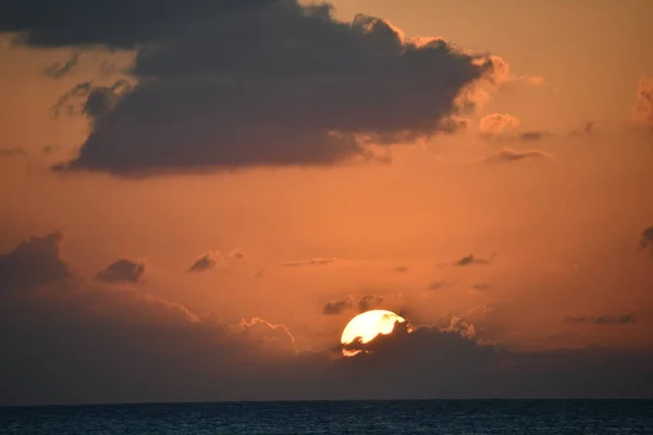 Vista Del Atardecer Desde Playa Seven Mile Gran Caimán Las —  Fotos de Stock