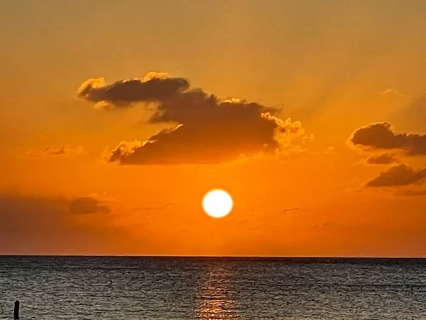 Zonsondergang Uitzicht Vanaf Seven Mile Beach Grand Cayman Kaaimaneilanden — Stockfoto