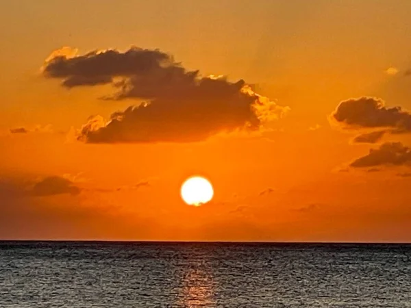 Zonsondergang Uitzicht Vanaf Seven Mile Beach Grand Cayman Kaaimaneilanden — Stockfoto