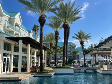 GRAND CAYMAN, CAYMAN Adaları - 20 Şubat 2022 'de görülen Grand Cayman, Cayman Adaları' ndaki Westin Grand Cayman Grand Cayman Yedi Mil Sahil Tatil Merkezi 'nde havuz ve plaj.