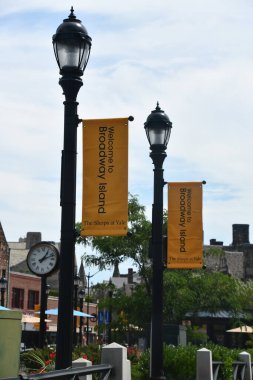 NEW HAVEN, CT - 6 Haziran 2024 'te New Haven, Connecticut Broadway' deki Yale Dükkanları.