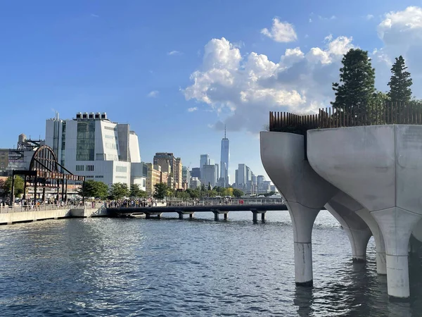 NEW YORK, NY - 18 SEP: 18 Eylül 2021 'de görüldüğü üzere Manhattan, New York' taki 55..