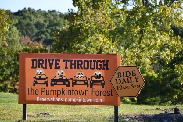 Pumpkintown The Ride in East Hampton, Connecticut, 3 Ekim 2022 'de görüldüğü gibi..