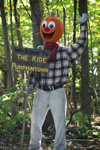 Pumpkintown The Ride in East Hampton, Connecticut, 3 Ekim 2022 'de görüldüğü gibi..
