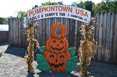 EAST HAMPTON CT - 3 Ekim 2022 'de görüldüğü gibi, Doğu Hampton, Connecticut' taki The Village.