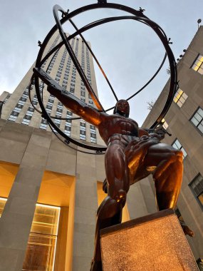 NEW YORK, New York - 16 Ekim 2021 'de görüldüğü üzere, New York' taki Atlas Heykeli.