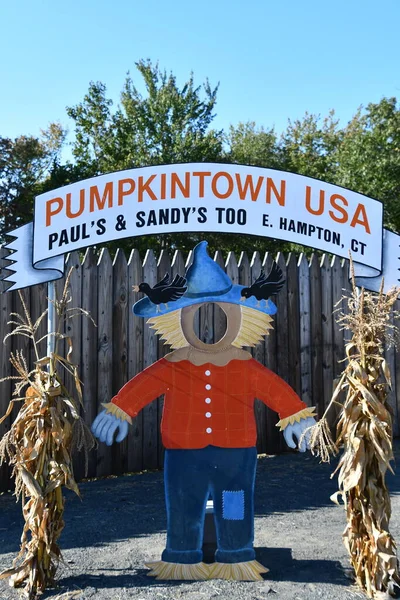 EAST HAMPTON CT - 3 Ekim 2022 'de görüldüğü gibi, Doğu Hampton, Connecticut' taki The Village.