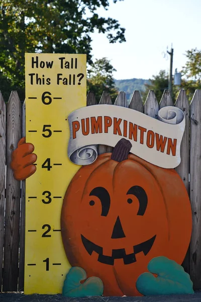 EAST HAMPTON CT - 3 Ekim 2022 'de görüldüğü gibi, Doğu Hampton, Connecticut' taki The Village.