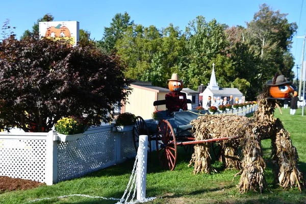 EAST HAMPTON CT - 3 Ekim 2022 'de görüldüğü gibi, Doğu Hampton, Connecticut' taki The Village.