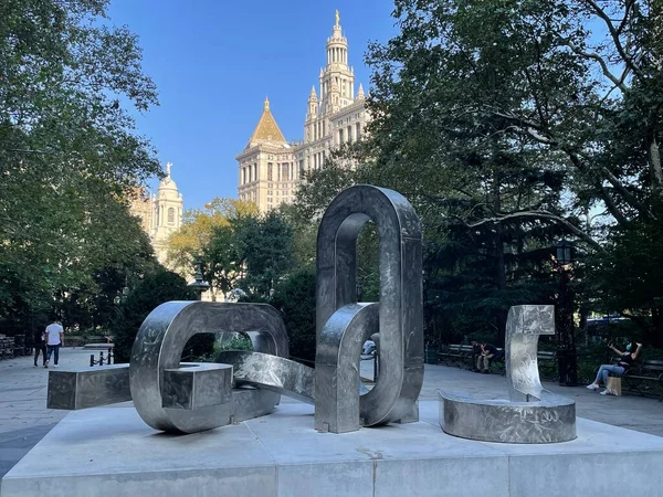 办公室16 2021年10月16日 梅尔文 爱德华兹在纽约市市政厅公园举办的 明亮的日子 雕塑展览 — 图库照片