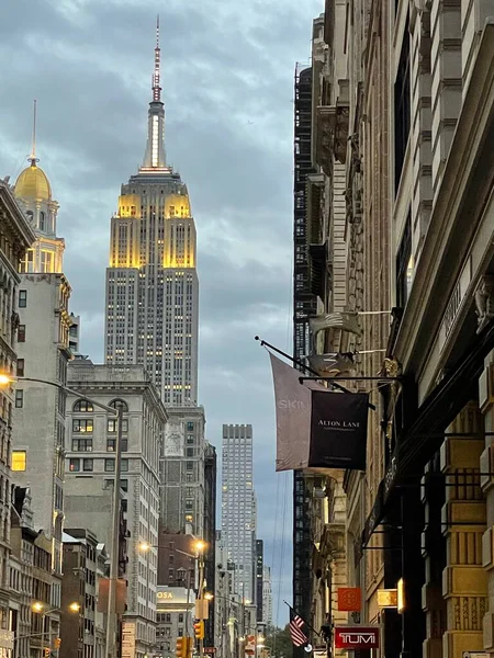 NEW YORK, NY - 3 Haziran 2022 'de görüldüğü üzere Manhattan, New York' taki Empire State Binası.