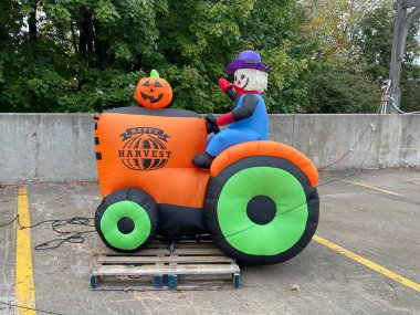 NORWALK, CT - OCT 24: Stew Leonards 24: 24 Ekim 2019 'da görüldüğü üzere Norwalk, Connecticut' ta Stew Leonards & Halloween Drive.