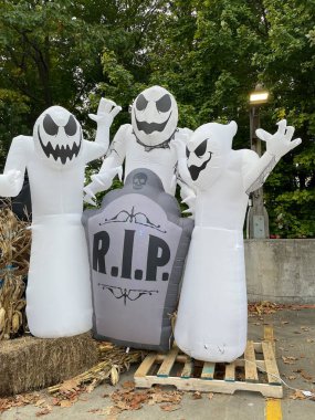 NORWALK, CT - OCT 24: Stew Leonards 24: 24 Ekim 2019 'da görüldüğü üzere Norwalk, Connecticut' ta Stew Leonards & Halloween Drive.