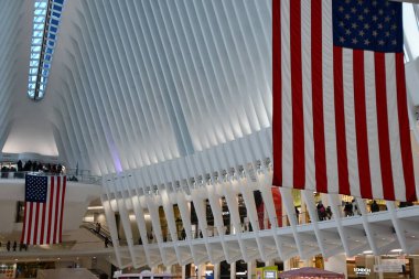 New York, New York - 14 Kasım 2020 'de görülen Westfield Dünya Ticaret Merkezi Ulaşım Merkezi' nin Oculus 'u. Alışveriş merkezi 16 Ağustos 2016 'da açıldı..