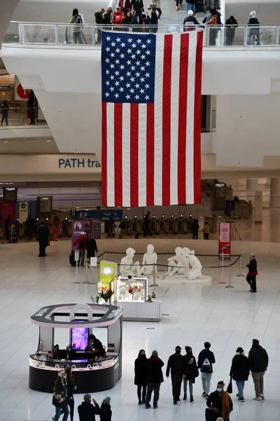 New York, New York - 14 Kasım 2020 'de görülen Westfield Dünya Ticaret Merkezi Ulaşım Merkezi' nin Oculus 'u. Alışveriş merkezi 16 Ağustos 2016 'da açıldı..